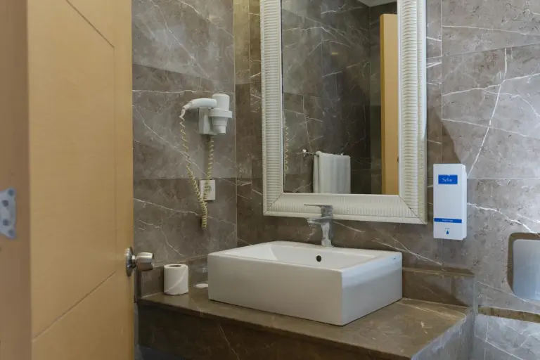 Kara Manzaralı Standart Oda